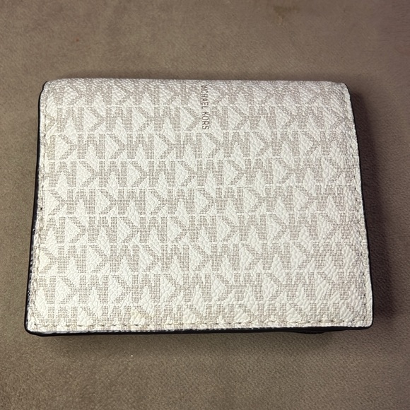 Michael Kors Wallet - Picture 5 of 5
